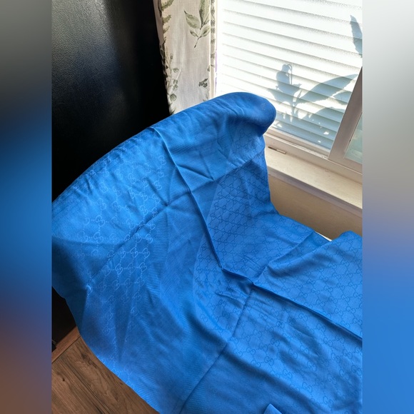 Authentic GUCCI summer shawl scarf royal blue with GG logo 140*140cm - Picture 7 of 11